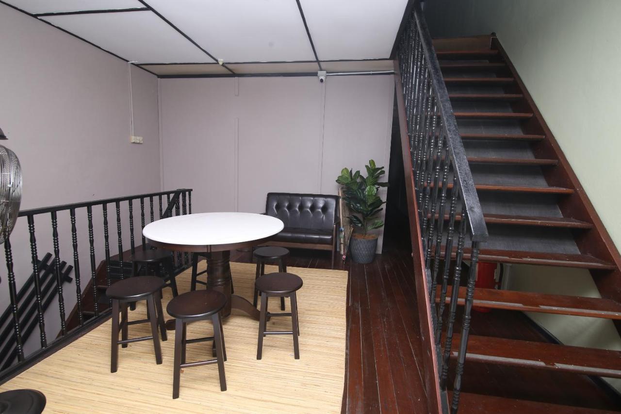 สปอต ออน 90141 ทรีเฮาส์ เบด แอนด์ เบรคฟาสต์ Hotel กูชิง ภายนอก รูปภาพ