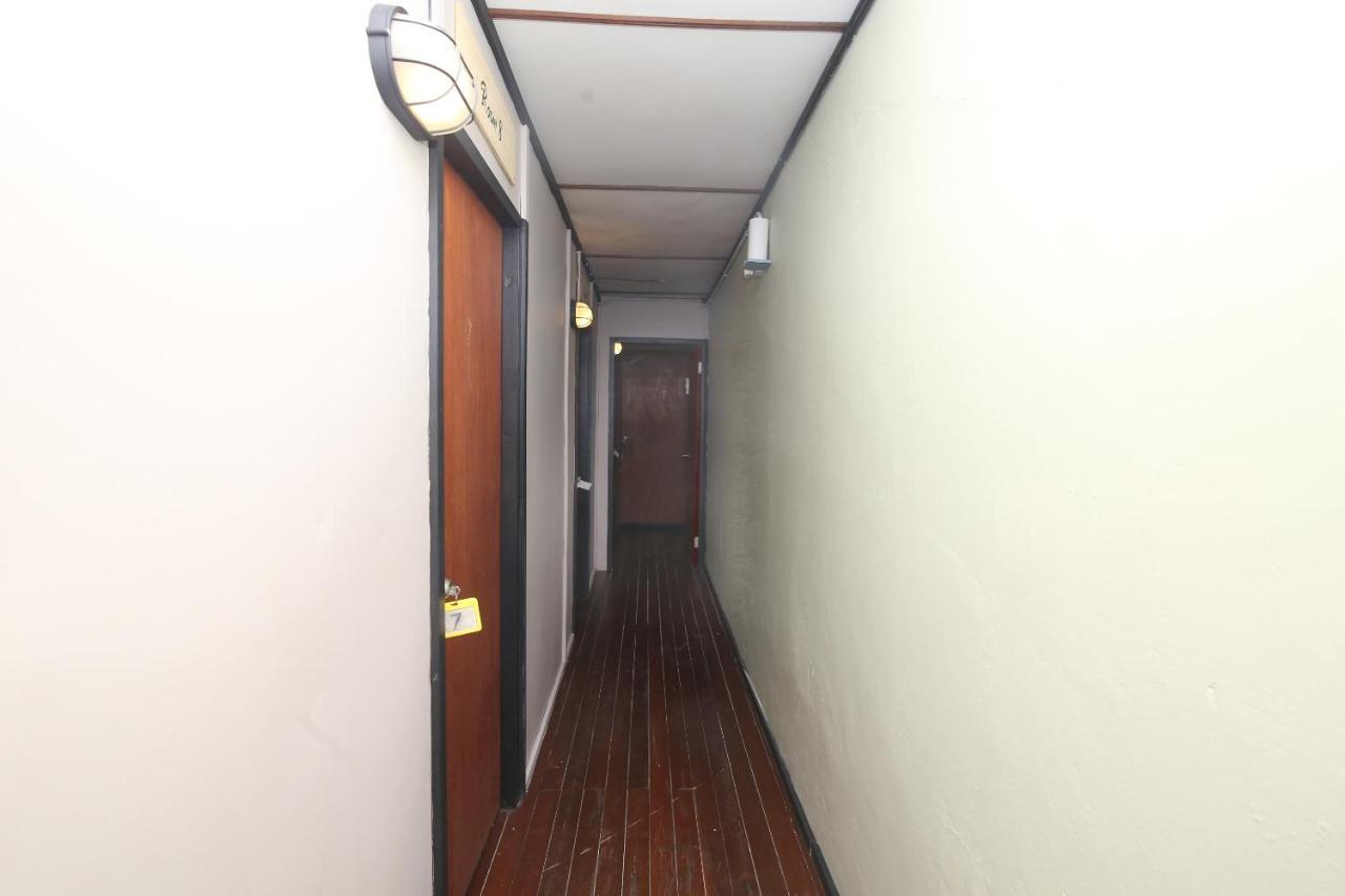 สปอต ออน 90141 ทรีเฮาส์ เบด แอนด์ เบรคฟาสต์ Hotel กูชิง ภายนอก รูปภาพ