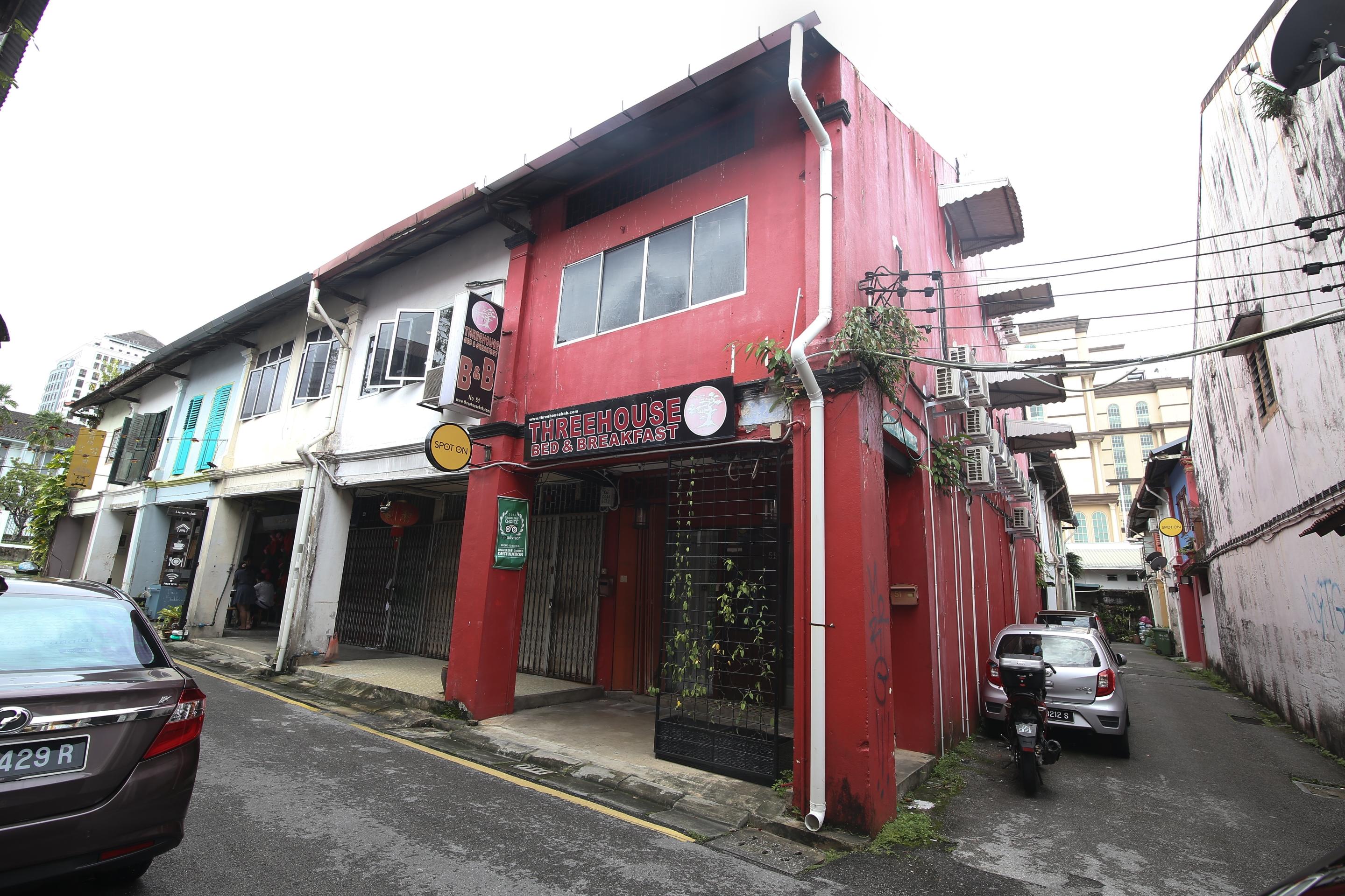 สปอต ออน 90141 ทรีเฮาส์ เบด แอนด์ เบรคฟาสต์ Hotel กูชิง ภายนอก รูปภาพ